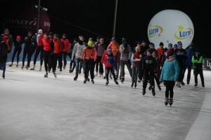 Blisko 50 uczestników nocnego maratonu łyżwiarskiego