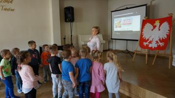 Lekcja patriotyzmu dla najmłodszych w Bibliotece