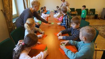 Dzień babci i dziadka - lekcja biblioteczna dla najmłodszych czytelników 